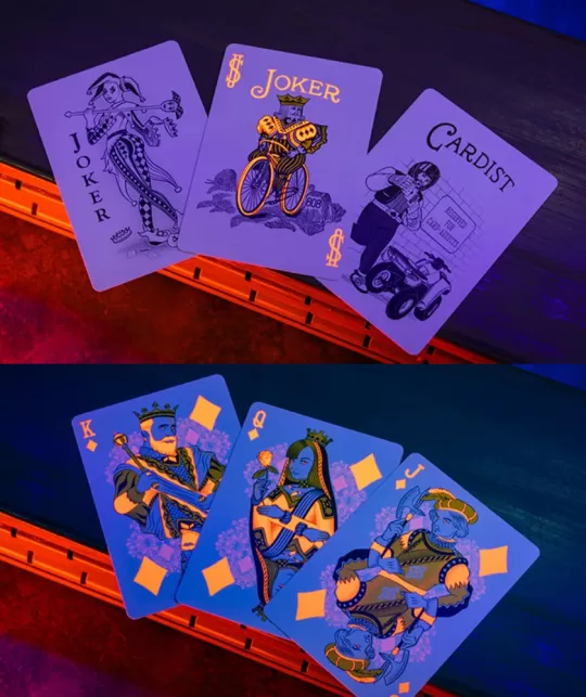 Bicycle Neon Solar-Orange Playing Cards – Cărți de joc premium | Emagie.ro