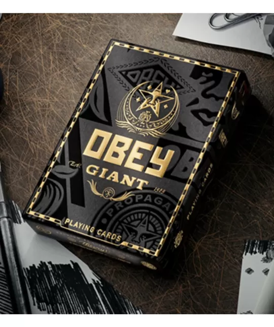 Obey Gold Edition Playing Cards by theory11 – Cărți de joc premium | Emagie.ro