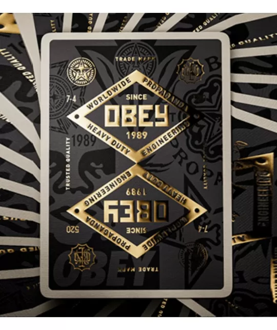 Obey Gold Edition Playing Cards by theory11 – Cărți de joc premium | Emagie.ro