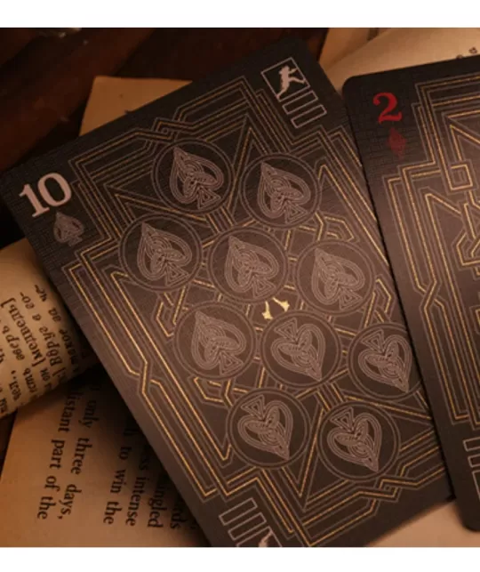 Assassins Creed Onyx Hidden Blade Playing Cards – Cărți de joc premium | Emagie.ro