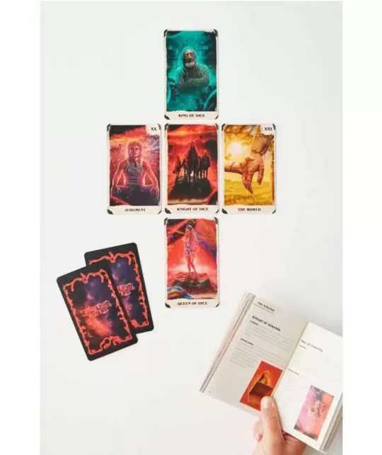 Stranger Things Tarot Deck And Guidebook – Set tarot captivant | Emagie.ro