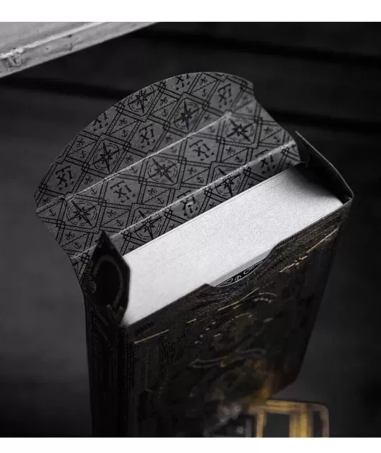 Contraband by Theory 11 – Cărți de joc premium | Emagie.ro