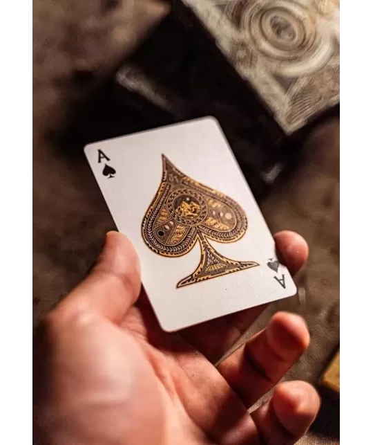 Wayfarers by Joker and the Thief – Cărți de joc premium | Emagie.ro