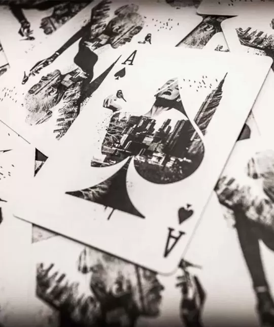 Bicycle Karnival Fatal – Cărți de joc premium | Emagie.ro