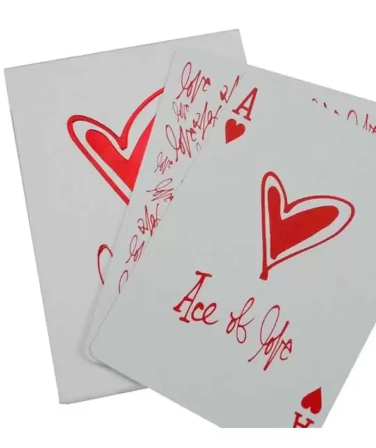 Love Me by theory11 – Cărți de joc premium | Emagie.ro