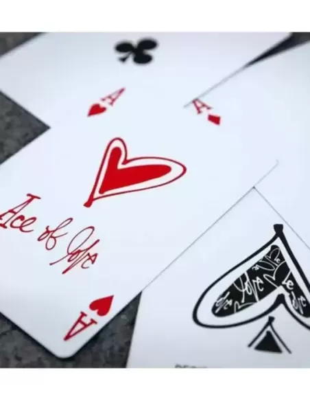 Love Me by theory11 – Cărți de joc premium | Emagie.ro