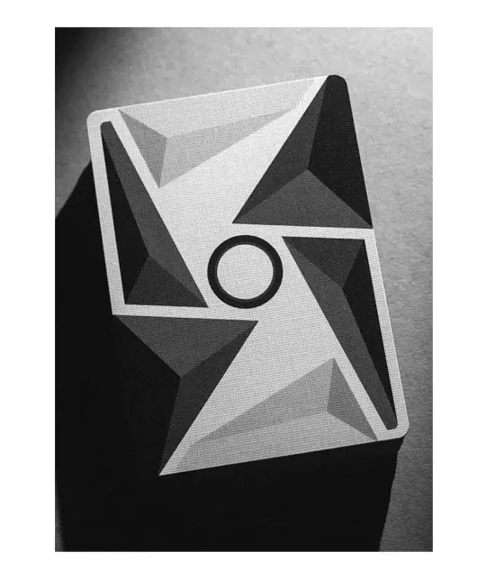 Virtuoso P1 Limited Edition – Cărți de joc premium | Emagie.ro