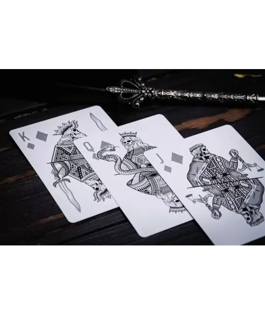 666 Silver Foil by Riffle Shuffle – Cărți de joc premium | Emagie.ro