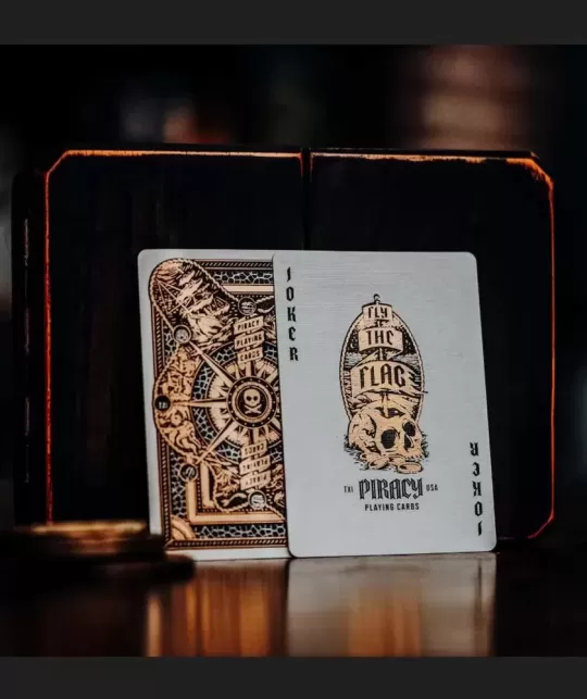 Piracy – Playing Cards de colecție premium | Emagie.ro