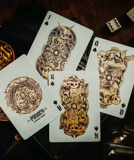 Piracy – Playing Cards de colecție premium | Emagie.ro