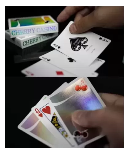 Cherry Casino Sands Mirage Holographic – Cărți de joc premium | Emagie.ro