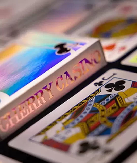 Cherry Casino Sands Mirage Holographic – Cărți de joc premium | Emagie.ro