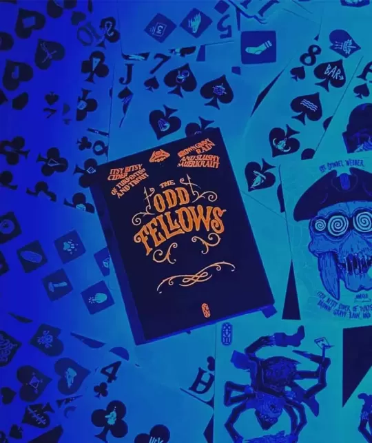 Odd Fellows Cpt Spindel Webber UV – Cărți de joc premium | Emagie.ro