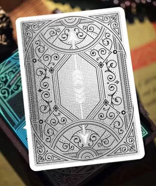 Visions Present – Cărți de joc premium | Emagie.ro