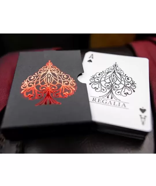 Regalia Red Signature Edition by Shin Lim – Cărți de joc premium | Emagie.ro
