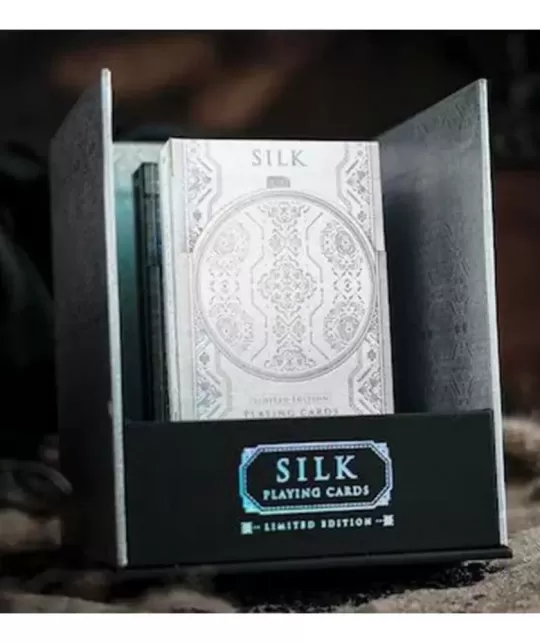 The Silk Black Boxset – Cărți de joc premium | Emagie.ro