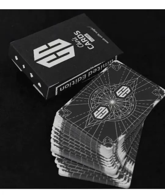 Chris Cards GLOW – Premium playing cards | Emagie.ro