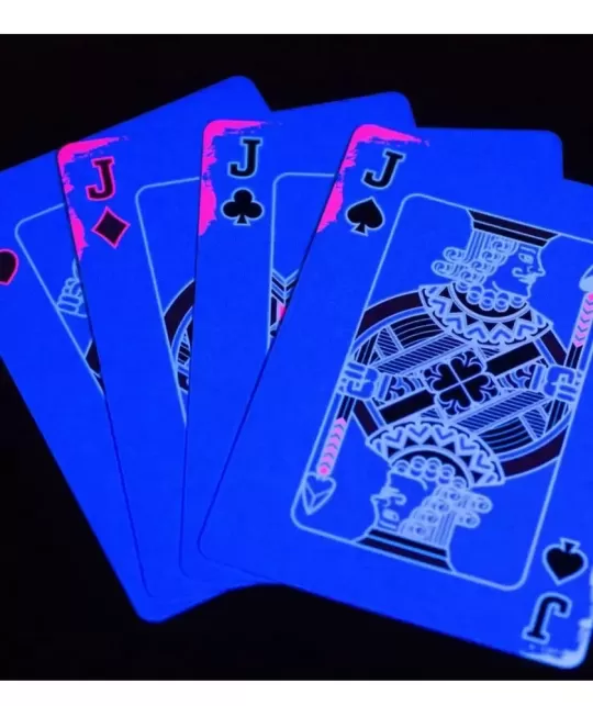 Chris Cards GLOW – Premium playing cards | Emagie.ro