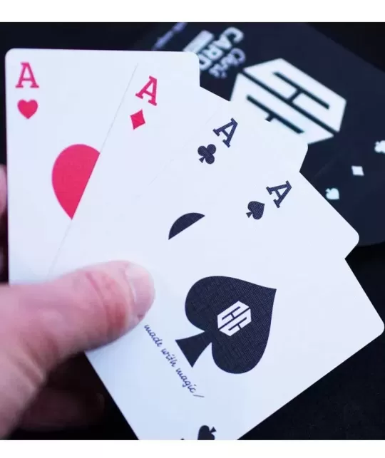 Chris Cards GLOW – Premium playing cards | Emagie.ro