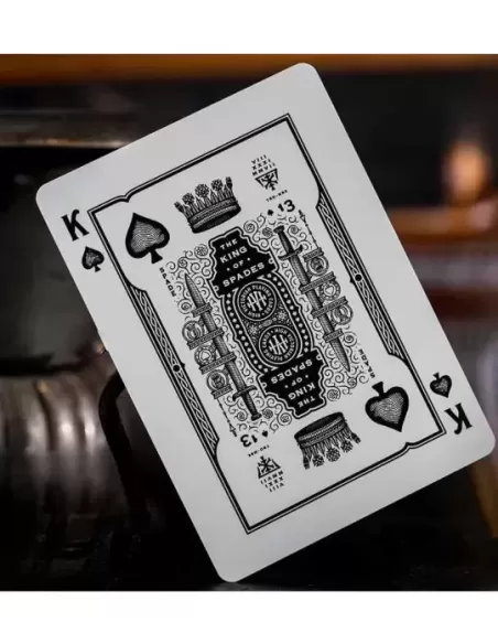 High Victorian Red by theory11 – Cărți de joc premium | Emagie.ro