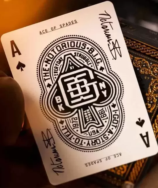 Notorious B.I.G. by Theory11 – Cărți de joc premium | Emagie.ro