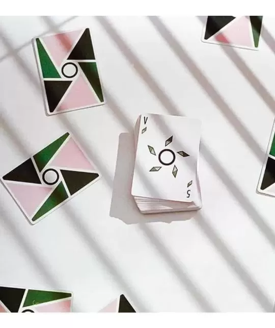 Virtuoso Open Court I – Cărți de joc premium | Emagie.ro