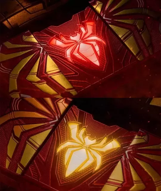 Spider-Man Iron Spider Armor Classic – Cărți de joc premium | Emagie.ro