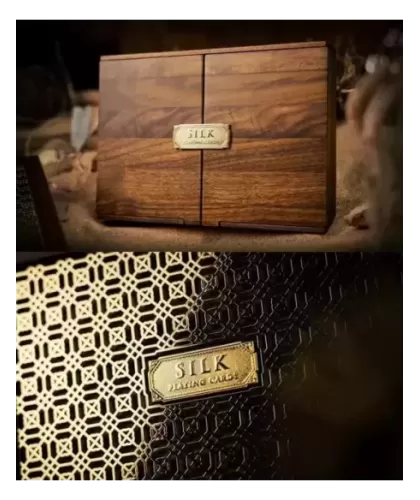 The Silk Wooden Boxset – Cărți de joc premium | Emagie.ro 2