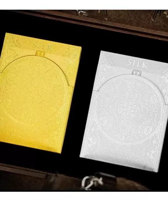 The Silk Wooden Boxset – Cărți de joc premium | Emagie.ro