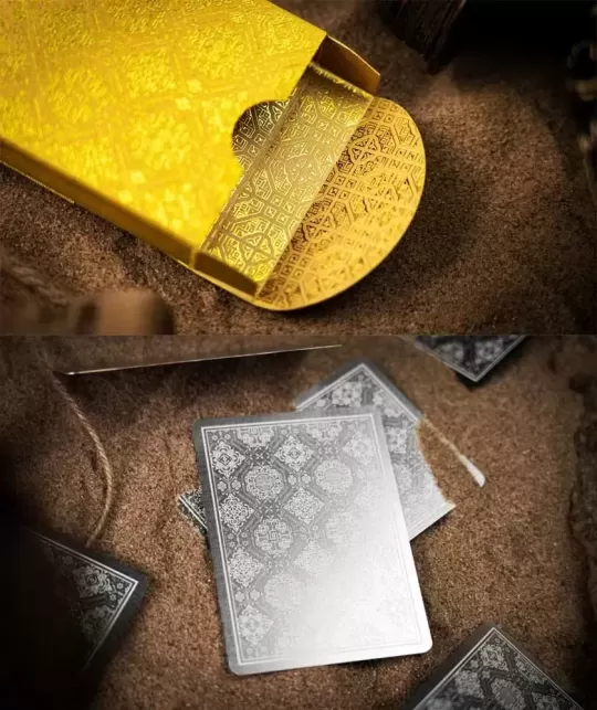 The Silk Wooden Boxset – Cărți de joc premium | Emagie.ro