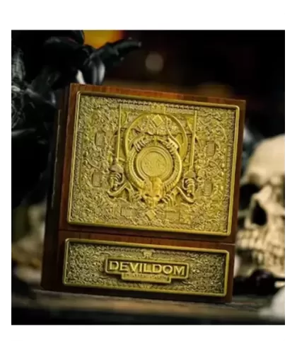 Devildom Deluxe Walnut Boxed Set – Cărți de joc premium | Emagie.ro