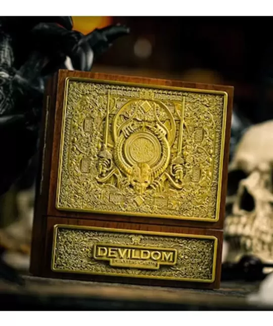 Devildom Deluxe Walnut Boxed Set – Cărți de joc premium | Emagie.ro