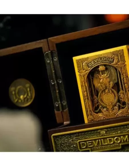 Devildom Deluxe Walnut Boxed Set – Cărți de joc premium | Emagie.ro