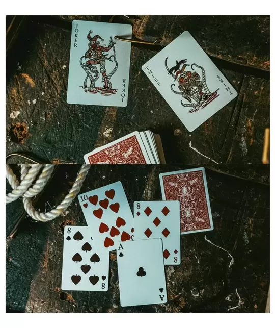 Red Seafarers by Joker and the Thief – Cărți de joc premium | Emagie.ro