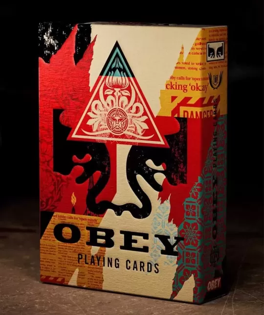 Obey Collage Edition – Cărți de joc premium | Emagie.ro