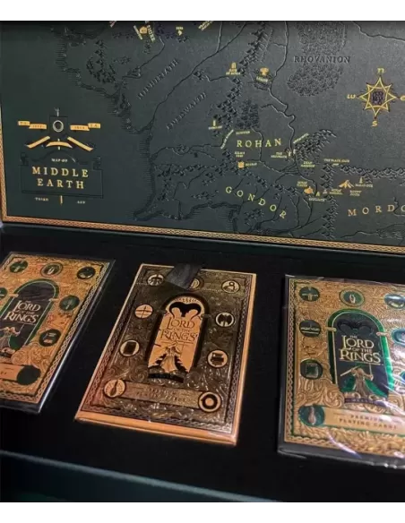 Lord of the Rings Box Sets by theory11 Collector Set – Cărți de joc premium | Emagie.ro