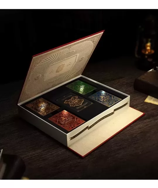 Harry Potter Box Sets by theory11 Collector Edition – Cărți de joc premium | Emagie.ro