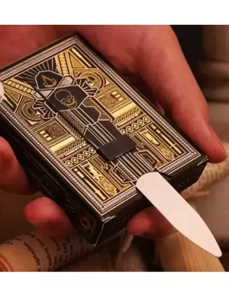 Assassin Creed Legacy Hidden Blade Black Playing Cards – Cărți de joc premium | Emagie.ro