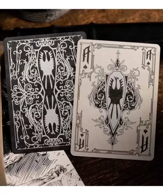 Frazetta Art Museum x Kings Wild Drawing Ed – Cărți de joc premium | Emagie.ro