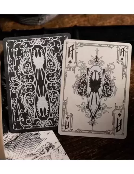 Frazetta Art Museum x Kings Wild Drawing Ed – Cărți de joc premium | Emagie.ro