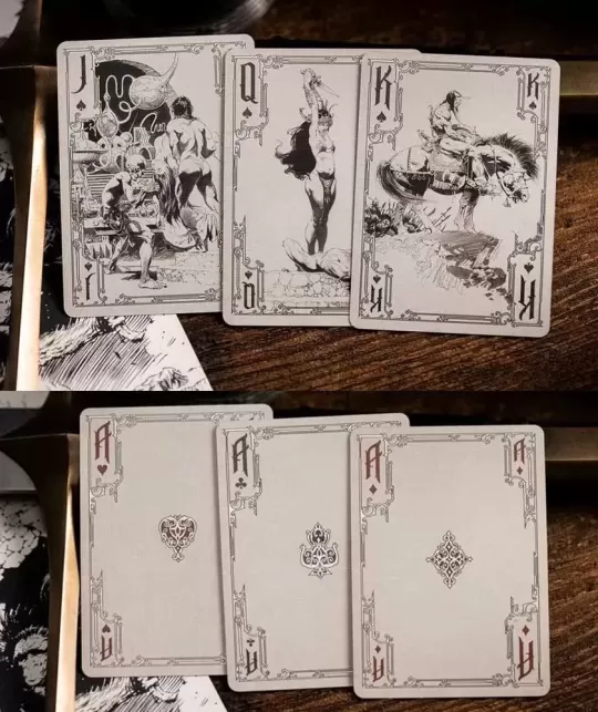 Frazetta Art Museum x Kings Wild Drawing Ed – Cărți de joc premium | Emagie.ro