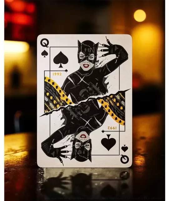 Batman 85th Anniversary Playing Cards by theory11 – Cărți de joc premium | Emagie.ro