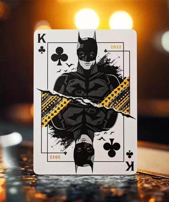 Batman 85th Anniversary Playing Cards by theory11 – Cărți de joc premium | Emagie.ro