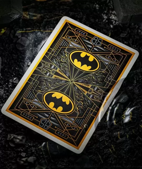 Batman 85th Anniversary Playing Cards by theory11 – Cărți de joc premium | Emagie.ro