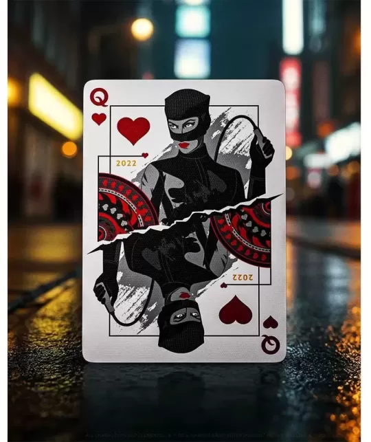 Batman 85th Anniversary Playing Cards by theory11 – Cărți de joc premium | Emagie.ro