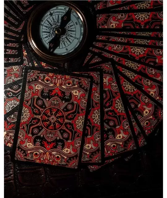 False Idols Totem Playing Cards by Joker and the Thief – Cărți de joc premium | Emagie.ro