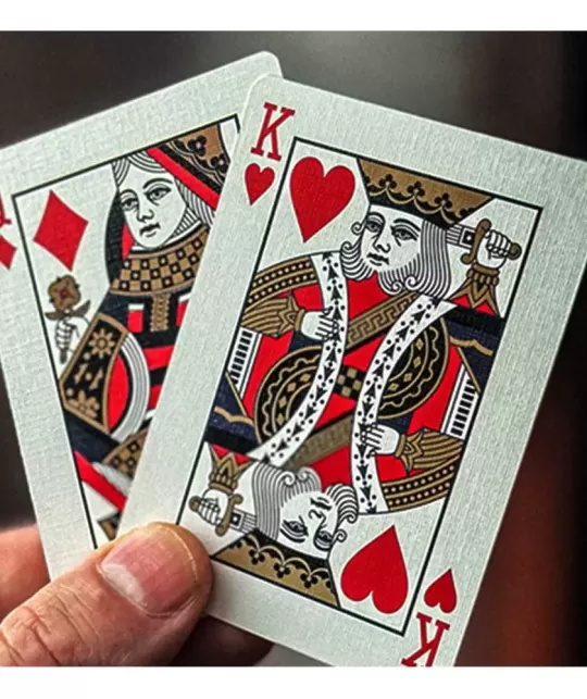 DMC Elites V6 Red Portcullis – Cărți de joc premium | Emagie.ro