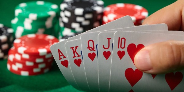 Cărți de joc pentru poker – ce să alegi și care sunt cele mai bune opțiuni